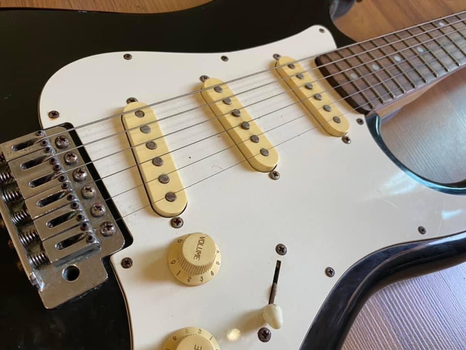 Guitar Vantage stratocaster  2500 บาท พร้อมใช้งาน