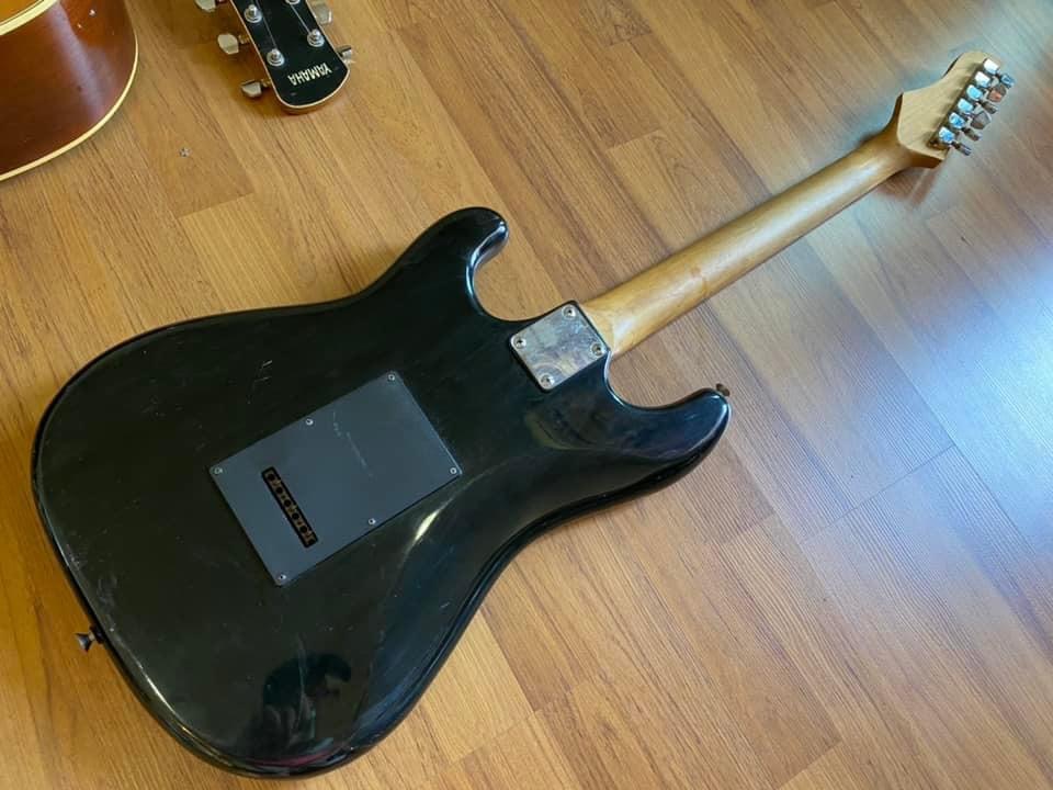 Guitar Vantage stratocaster  2500 บาท พร้อมใช้งาน